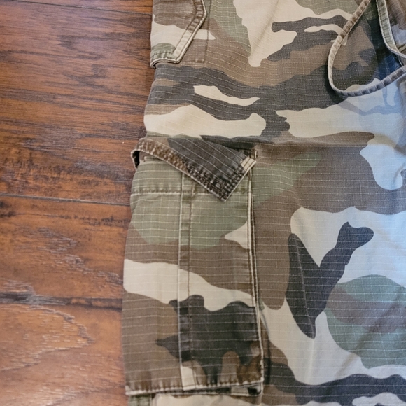 Mossimo Wide Leg Camo Cargo Pants 9 - Picture 4 of 12